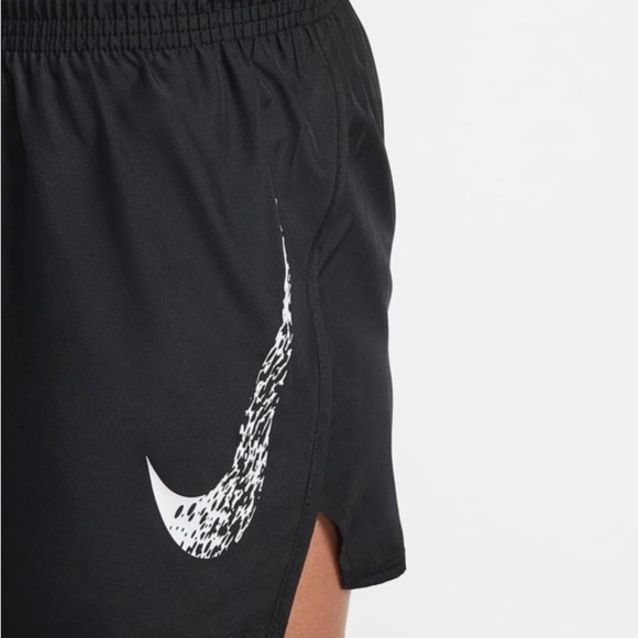 Women's Nike Dri-FIT Swoosh Mid-Rise Running Shorts Size XS - Picture 2 of 4